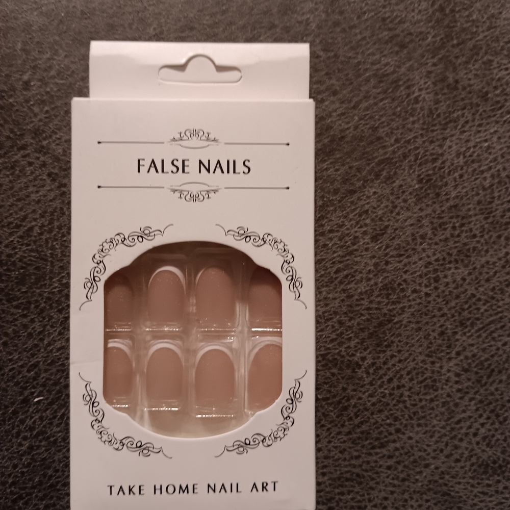 False Nails Set in Nude